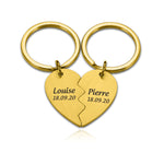 2 porte-clés en forme de coeur séparé gravé avec une date et les prénoms couleur or